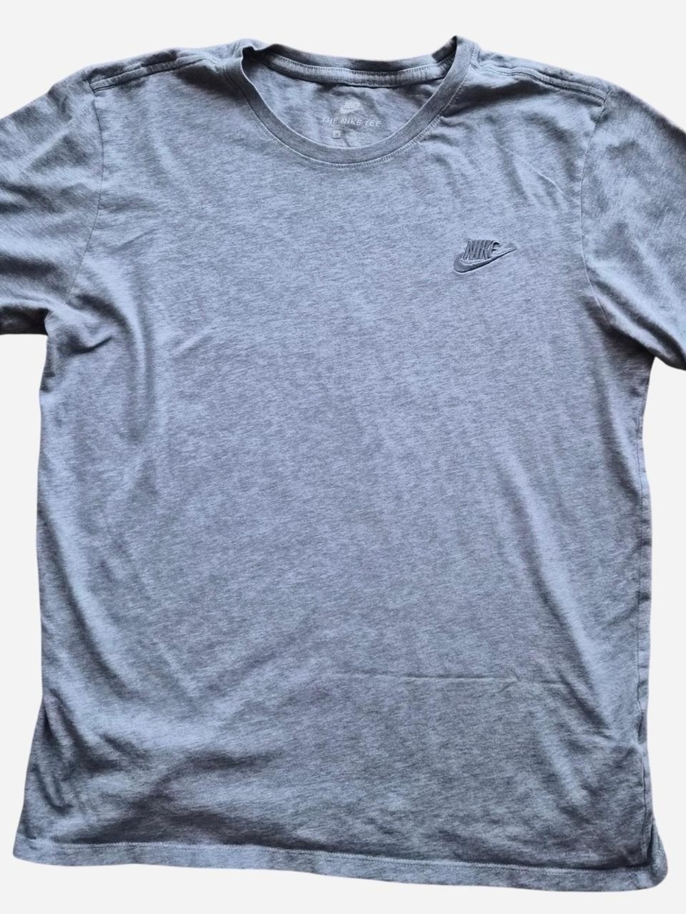 Nike Men’s Gray Crewneck Short-Sleeve Tee with Embroidered Swoosh